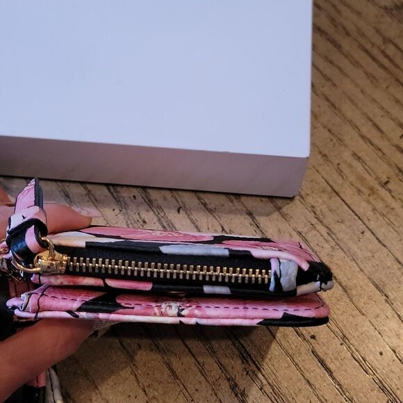 Floral wallet NWT by Steve Madden 💕🤍 - Picture 3 of 14